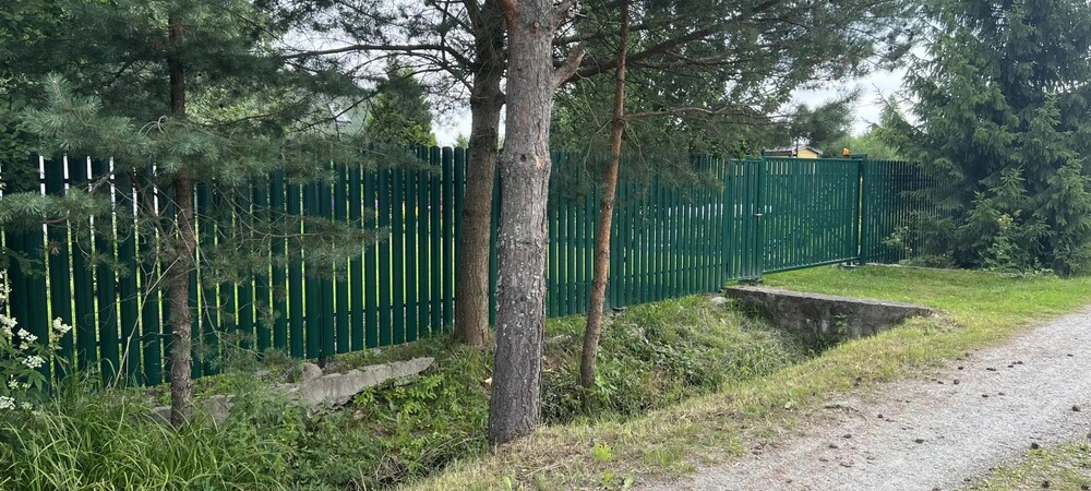 Зелёный штакетник